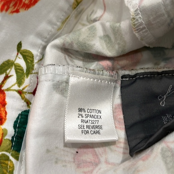 Disney | Alice Through the Looking‎ Glass Cropped Jeans | Size 8 - Picture 12 of 14